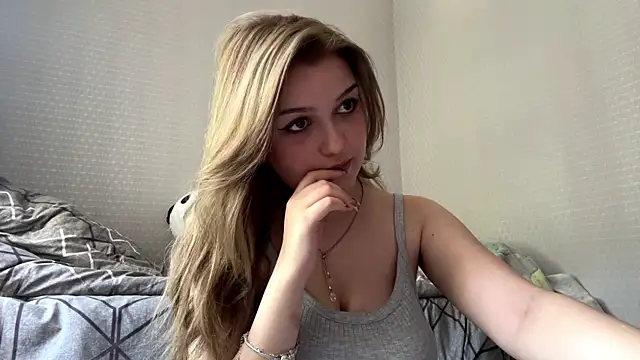Snapshot of CloudyFoxy chatting on 06-13-26, 11:08 CloudyFoxy online show from 06-13-26, 11:08