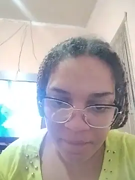 Snapshot of Esquetadinhas chatting on 06-19-26, 11:52 Esquetadinhas online show from 06-19-26, 11:52