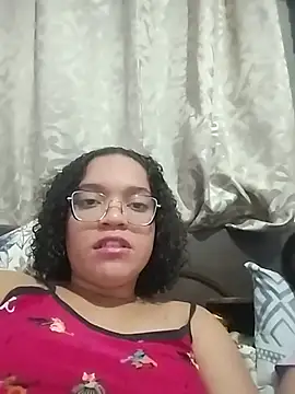 Snapshot of Esquetadinhas chatting on 07-18-26, 01:43 Esquetadinhas online show from 07-18-26, 01:43