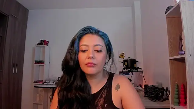 LauraToro  online show from 04-05-26, 10:18