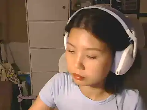 Snapshot of urgrl_portia chatting on 06-11-26, 11:19 urgrl portia online show from 06-11-26, 11:19