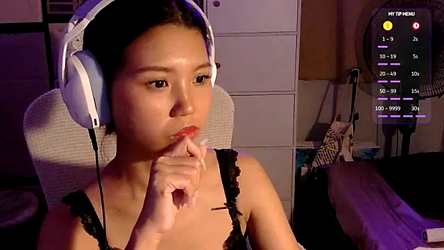 Snapshot of urgrl_portia chatting on 06-19-26, 12:09 urgrl portia online show from 06-19-26, 12:09