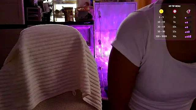 Snapshot of urgrl_portia chatting on 07-24-26, 09:51 urgrl portia online show from 07-24-26, 09:51