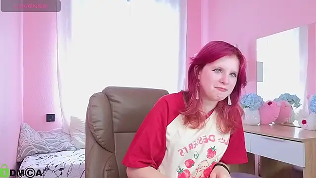 Snapshot of Fox__Cute chatting on 06-19-26, 03:44 Fox Cute online show from 06-19-26, 03:44