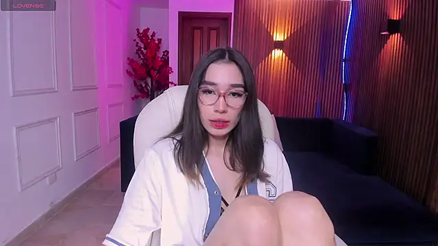Snapshot of Emma_caarter_ chatting on 06-25-26, 03:17 Emma caarter online show from 06-25-26, 03:17