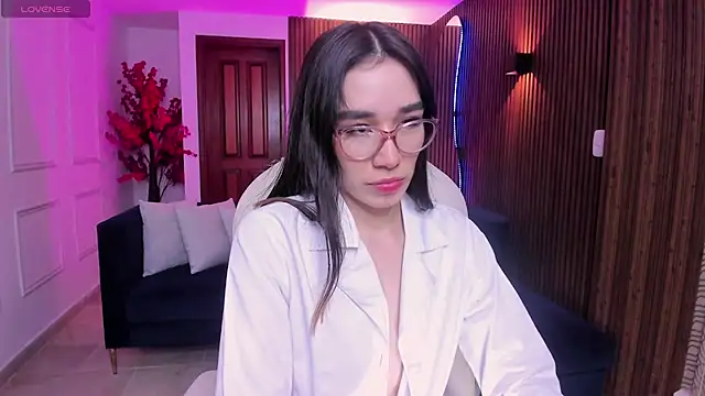 Snapshot of Emma_caarter_ chatting on 06-26-26, 03:11 Emma caarter online show from 06-26-26, 03:11