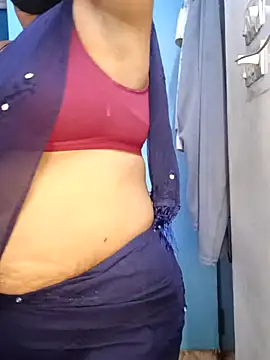Snapshot of tamil_sarah chatting on 06-24-26, 02:21 tamil sarah online show from 06-24-26, 02:21
