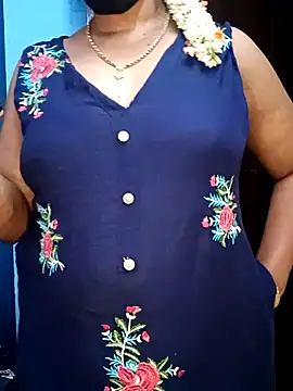 Snapshot of tamil_sarah chatting on 07-15-26, 06:18 tamil sarah online show from 07-15-26, 06:18
