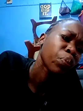 Snapshot of sweettracy13 chatting on 06-22-26, 05:59 sweettracy13 online show from 06-22-26, 05:59