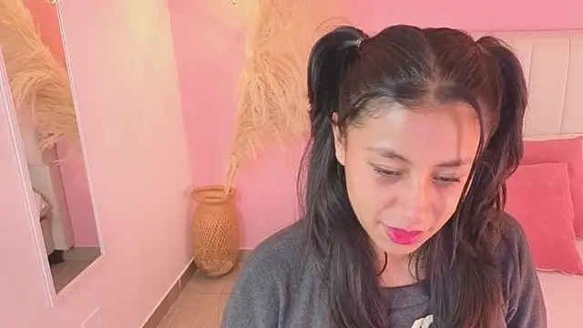 Snapshot of valeria__torres chatting on 06-19-26, 11:14 valeria torres online show from 06-19-26, 11:14