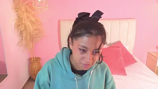 Snapshot of valeria__torres chatting on 07-16-26, 10:43 valeria torres online show from 07-16-26, 10:43