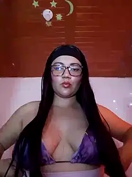 Snapshot of litle_hot chatting on 06-16-26, 10:34 litle hot online show from 06-16-26, 10:34