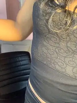 Snapshot of Tu_Negrita_Hot chatting on 06-10-26, 05:12 Tu Negrita Hot online show from 06-10-26, 05:12