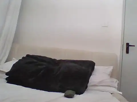 Snapshot of Ebony_Kenya255 chatting on 06-12-26, 03:05 Ebony Kenya255 online show from 06-12-26, 03:05