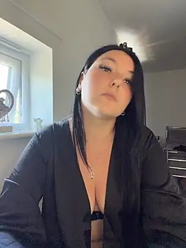 Snapshot of LeahAnnX chatting on 07-14-26, 10:21 LeahAnnX online show from 07-14-26, 10:21