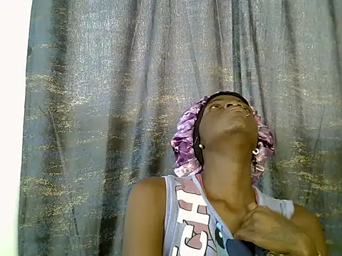 Snapshot of Sheratonyblacks chatting on 06-18-26, 11:25 Sheratonyblacks online show from 06-18-26, 11:25
