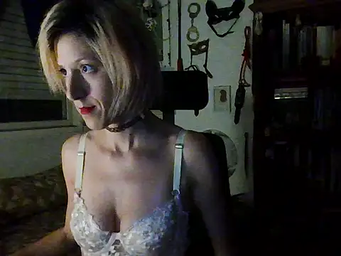 Snapshot of mina_here chatting on 06-16-26, 02:03 mina here online show from 06-16-26, 02:03