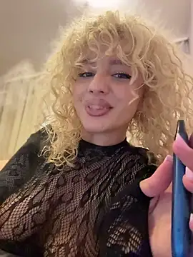 Snapshot of Khalee_syyy chatting on 06-23-26, 04:27 Khalee syyy online show from 06-23-26, 04:27