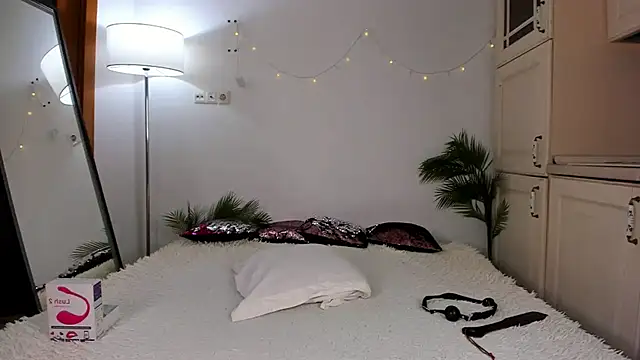 Snapshot of SonyaBabyn chatting on 02-09-25, 12:52 SonyaBabyn online show from 02-09-25, 12:52