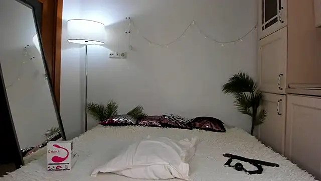 Snapshot of SonyaBabyn chatting on 03-15-25, 02:01 SonyaBabyn online show from 03-15-25, 02:01