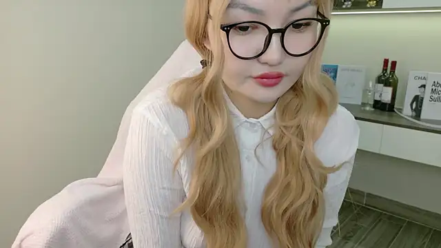 Snapshot of sakuraclover chatting on 06-25-26, 05:12 sakuraclover online show from 06-25-26, 05:12