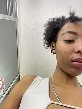 Snapshot of Kiara_Kamau_XXX chatting on 08-01-26, 02:27 Kiara Kamau XXX online show from 08-01-26, 02:27