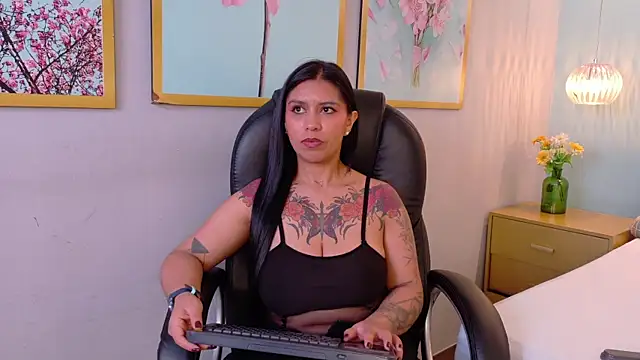 Sharlot18 online show from 07-15-26, 12:10
