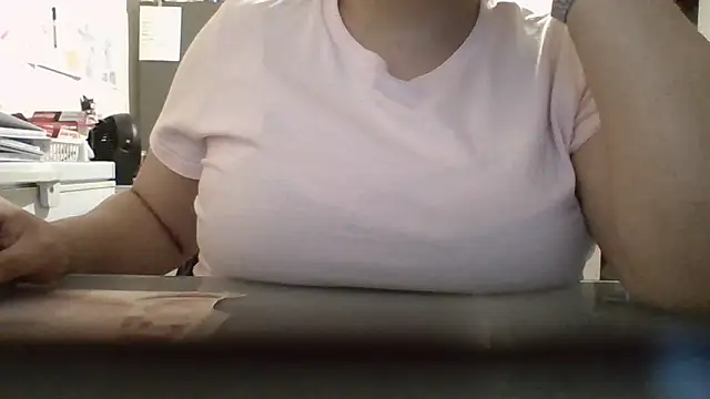 Snapshot of Curvy_Queen_MX chatting on 06-30-26, 01:17 Curvy Queen MX online show from 06-30-26, 01:17