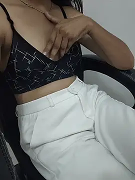 Snapshot of Ritika_jha01 chatting on 06-20-26, 05:43 Ritika jha01 online show from 06-20-26, 05:43