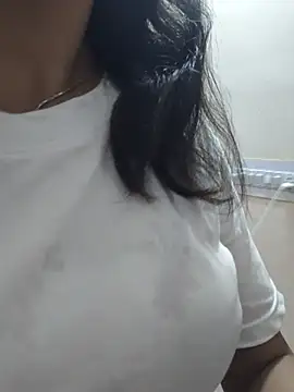Snapshot of Ritika_jha01 chatting on 07-25-26, 04:37 Ritika jha01 online show from 07-25-26, 04:37