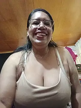 Snapshot of Emilif_ chatting on 06-21-26, 04:31 Emilif online show from 06-21-26, 04:31