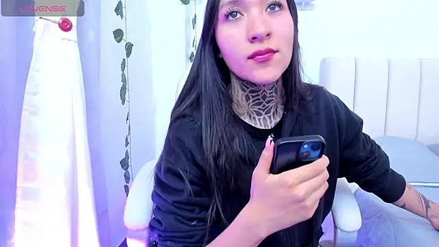 isasaenz  online show from 08-06-26, 03:52