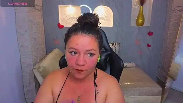 Snapshot of Cony_curly_b chatting on 07-24-26, 03:04 Cony curly b online show from 07-24-26, 03:04