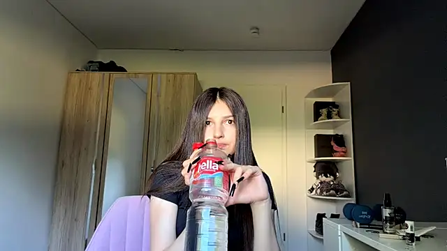 Snapshot of SpanishRooter chatting on 07-13-26, 08:28 SpanishRooter online show from 07-13-26, 08:28