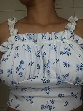 Snapshot of simmi_dolls chatting on 08-06-26, 10:44 simmi dolls online show from 08-06-26, 10:44