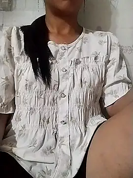 Snapshot of Helen-nn chatting on 06-19-26, 10:35 Helen-nn online show from 06-19-26, 10:35