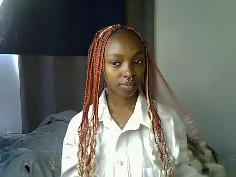 Snapshot of Petiteliz chatting on 06-16-26, 08:06 Petiteliz online show from 06-16-26, 08:06