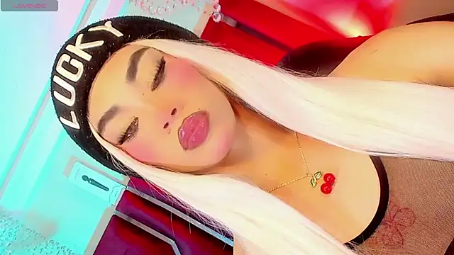 Snapshot of Dafnne-xxx chatting on 06-16-26, 10:01 Dafnne-xxx online show from 06-16-26, 10:01