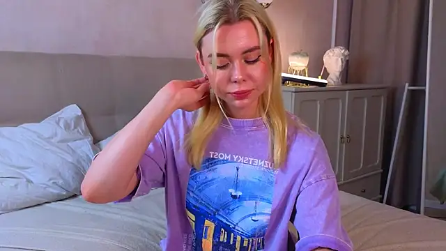 AveriReynolds online show from 06-15-26, 08:44
