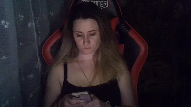 KiraKisskiss online show from 06-15-26, 07:49