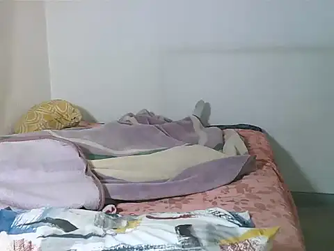 Snapshot of JasmineXX1 chatting on 06-18-26, 04:02 JasmineXX1 online show from 06-18-26, 04:02