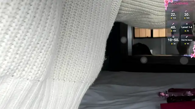Snapshot of sharlottedoll chatting on 07-26-26, 12:12 sharlottedoll online show from 07-26-26, 12:12