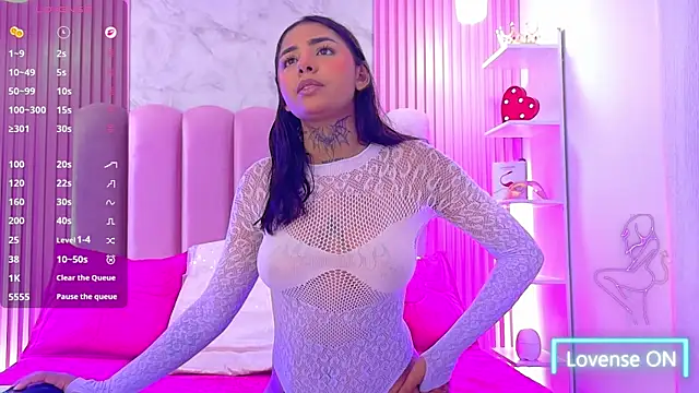 Snapshot of LunaRose18 chatting on 07-19-26, 02:59 LunaRose18 online show from 07-19-26, 02:59