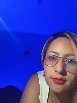 Snapshot of Chikyardiente2068 chatting on 06-19-26, 01:32 Chikyardiente2068 online show from 06-19-26, 01:32