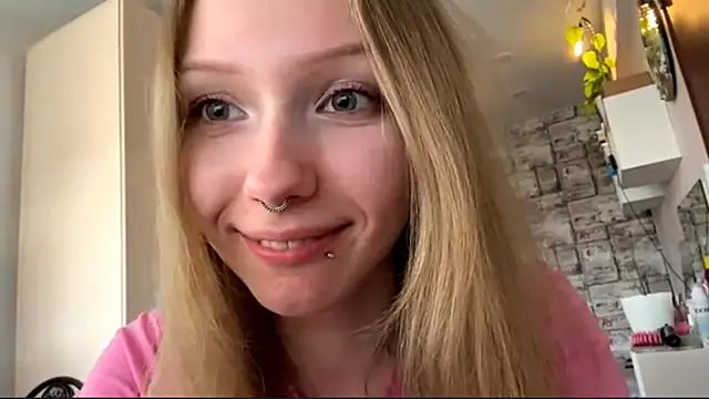 Snapshot of BivalentFalloff chatting on 07-01-26, 09:33 BivalentFalloff online show from 07-01-26, 09:33