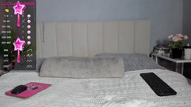 Snapshot of MissMiaTv chatting on 12-14-24, 03:51 MissMiaTv online show from 12-14-24, 03:51