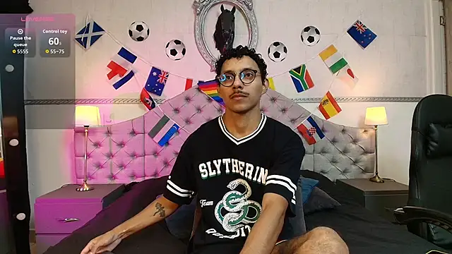 Snapshot of Twunk_miguel chatting on 06-30-26, 07:37 Twunk miguel online show from 06-30-26, 07:37