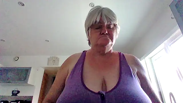 Snapshot of coquinesensuel chatting on 06-29-26, 01:22 coquinesensuel online show from 06-29-26, 01:22