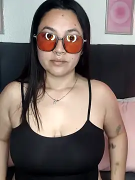 Snapshot of samm_curvy chatting on 06-28-26, 10:38 samm curvy online show from 06-28-26, 10:38