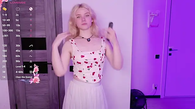 ChloeWells online show from 07-27-26, 03:35